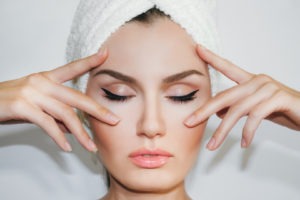 How should you prepare for a facelift surgery?